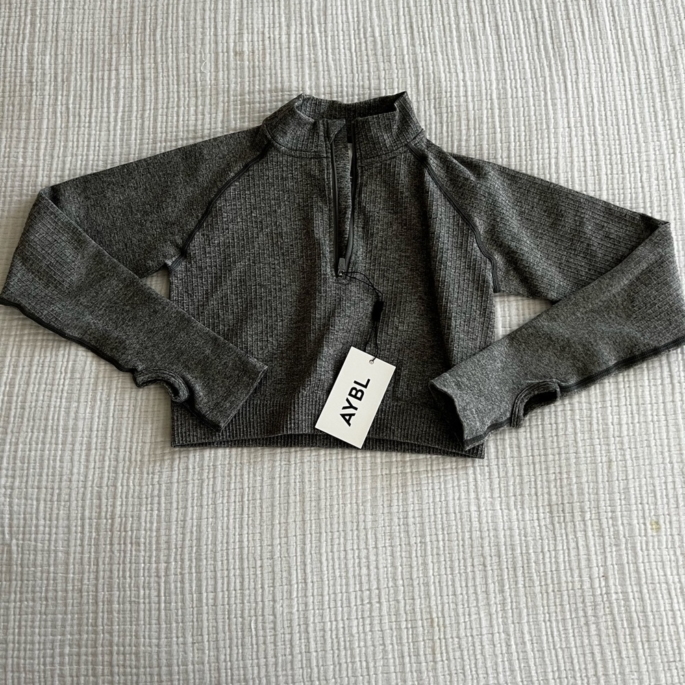 NEVER WORN womens crop zip up